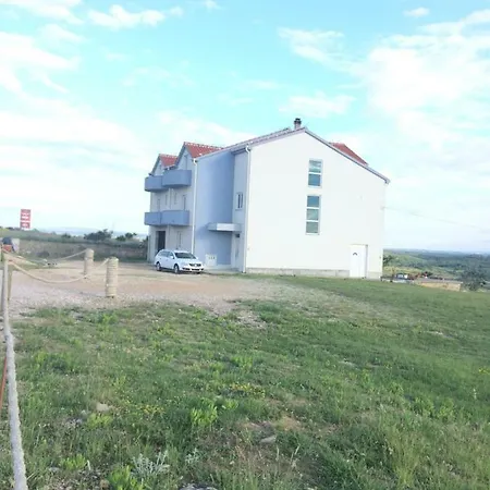 Apartmani Niko 1 Radovin Exterior photo